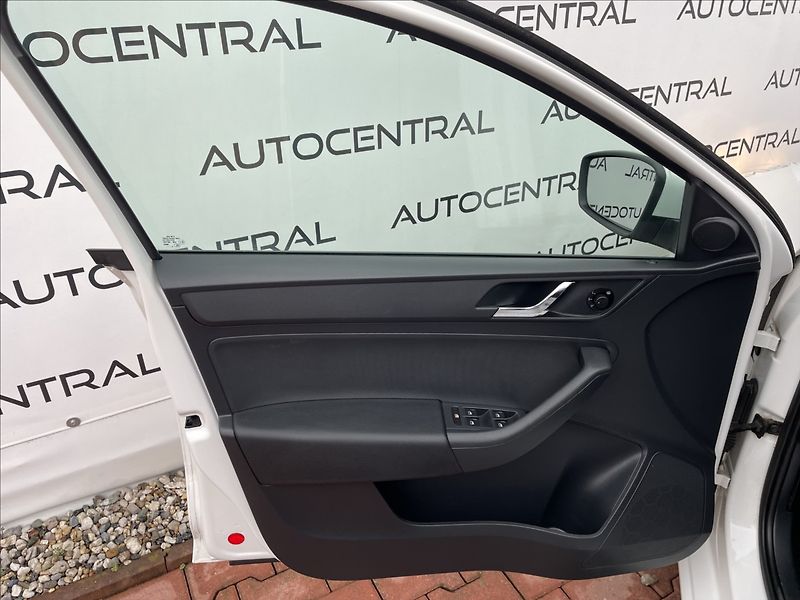 Škoda Fabia 1,0 TSi,1.maj.,ČR,po servisu - fotka 19 z 22
