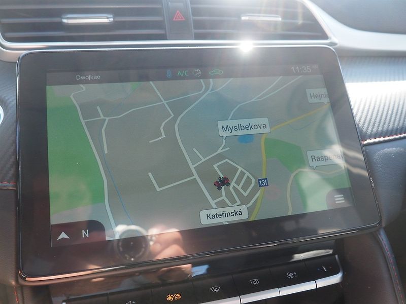 MG ZS (2023) 1.0T 82kW Elegance 1.Maj, Pano - fotka 34 z 37