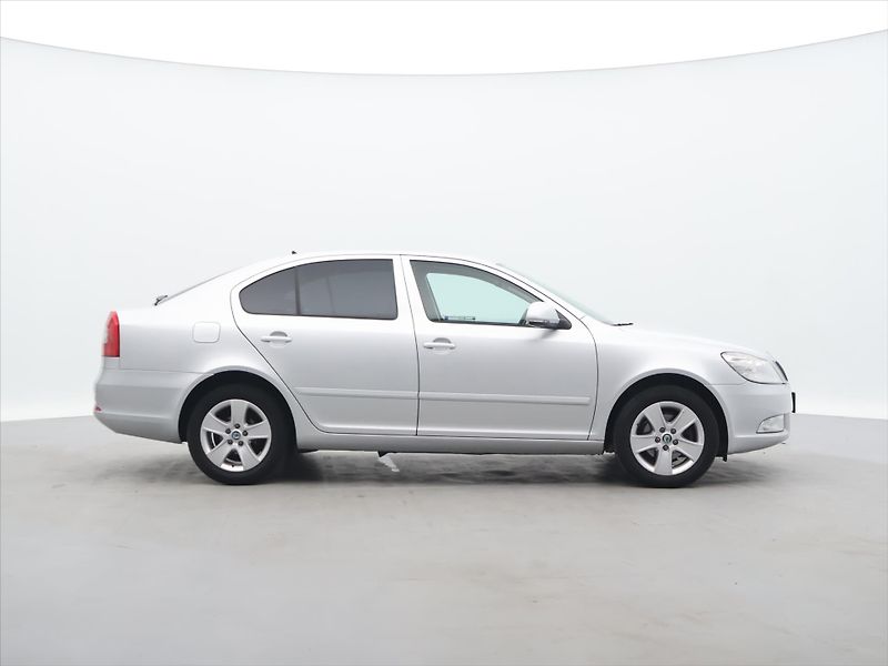 Škoda Octavia 1,6 TDI 77kW Elegance CZ Xenon - fotka 8 z 27