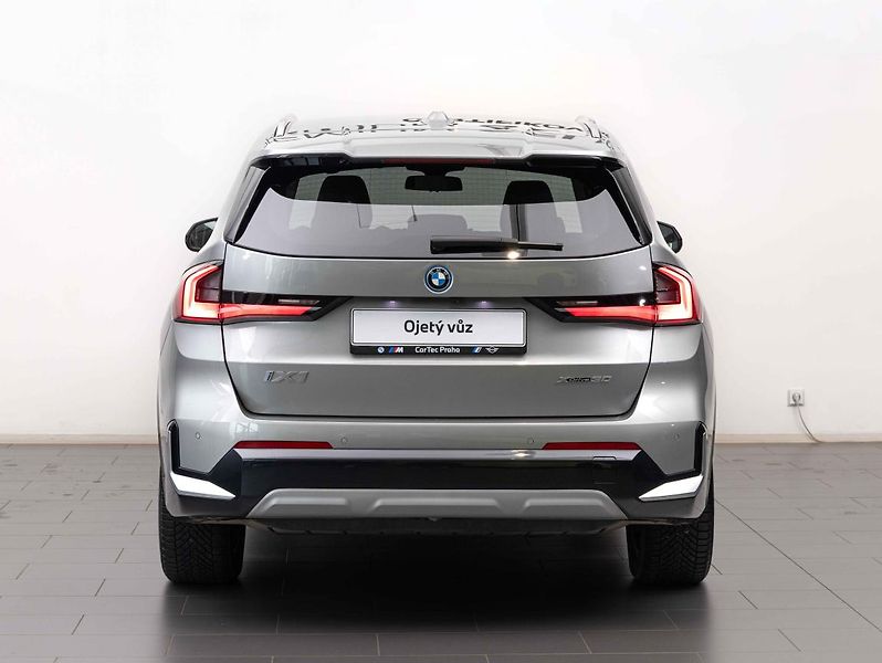 BMW iX1 xDrive30 - fotka 4 z 21