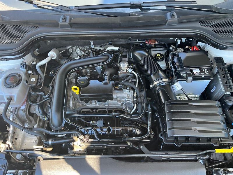 Škoda Kamiq (2023) 1.0 TSI - fotka 15 z 16