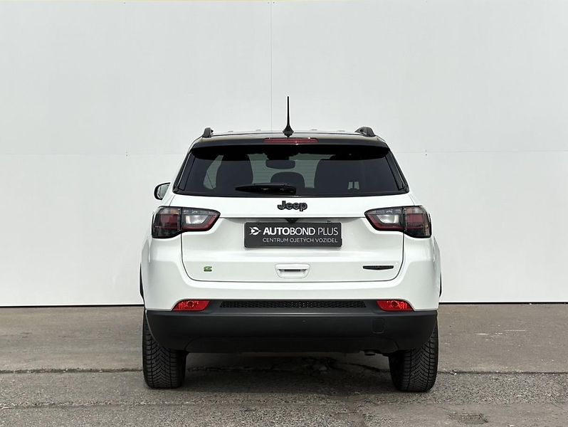 Jeep Compass 1.5 e-Hybrid 96KW Night Eagle - fotka 9 z 22