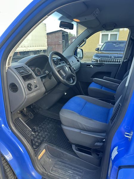 Volkswagen Caravelle (2005) 2.5 TDI 128kw 4x4 8 míst - fotka 9 z 19