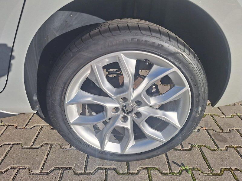 Škoda Kamiq (2021) 1.0 TSI / 81 kW / 7DSG / STYLE - fotka 34 z 35