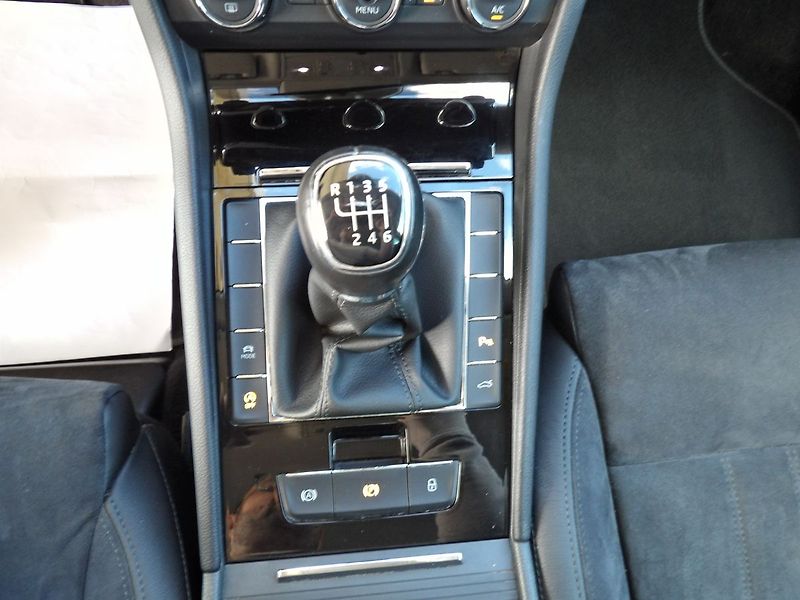 Škoda Superb 2.0TDI Style ČR Canton ACC Kam - fotka 29 z 36