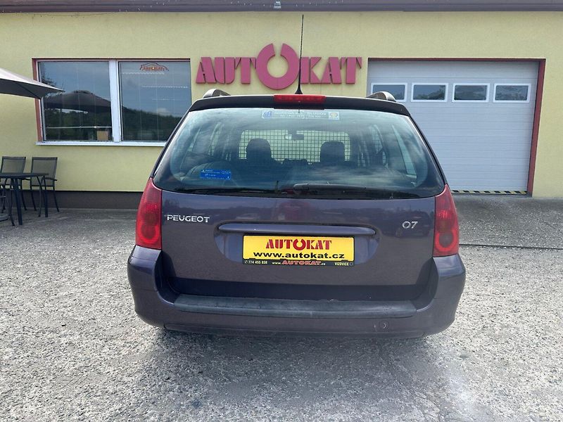 Peugeot 307 1.6i 80kw/2 sady pneu - fotka 4 z 17