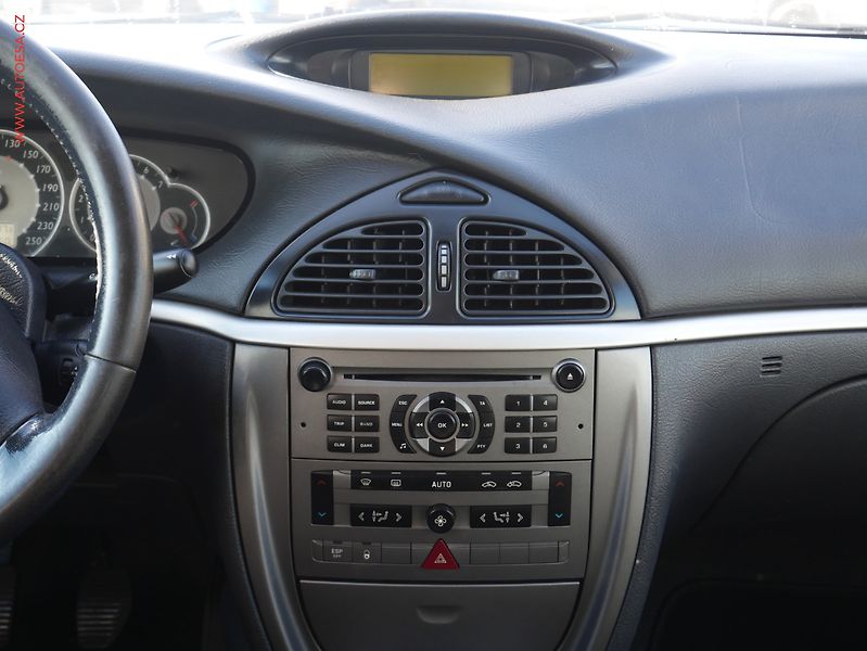 Citroën C5 (2007) 1.6 HDi, ČR, autoAC - fotka 11 z 19