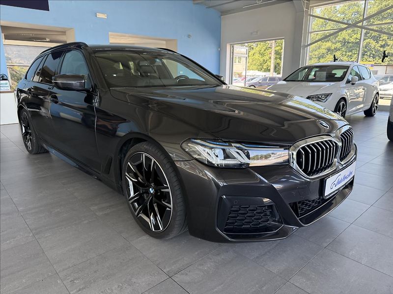 BMW Řada 5 3,0   530xDrive,Mpaket,4x4,Las - fotka 1 z 45