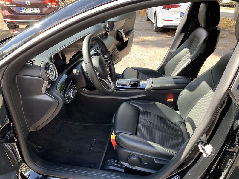 Mercedes-Benz CLA 2,0 200D - fotka 16 z 21