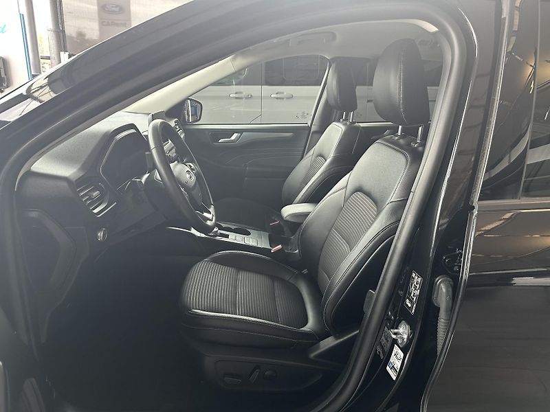 Ford Kuga Titanium X 2.5i HEV 190k aut - fotka 12 z 39