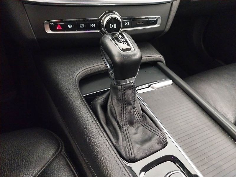 Volvo S90 (2017) D4, Automat, Kůže, Navi - fotka 13 z 22