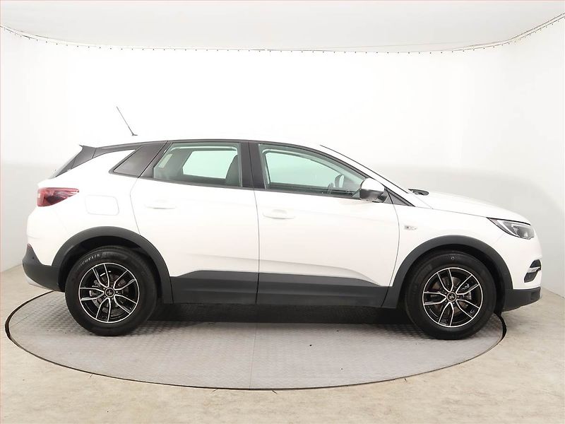 Opel Grandland X (2021) 1.2 Turbo, ČR,1.maj - fotka 6 z 14
