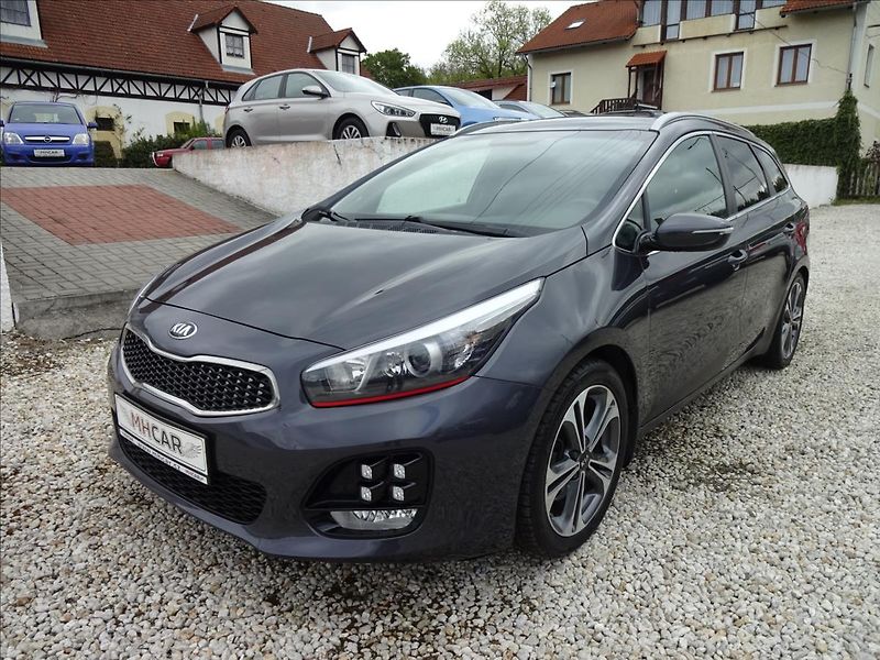Kia Ceed 1,6 CRDi 100kW GT LINE - fotka 3 z 50
