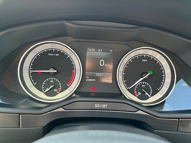 Škoda Superb Ambition Combi - fotka 2 z 15