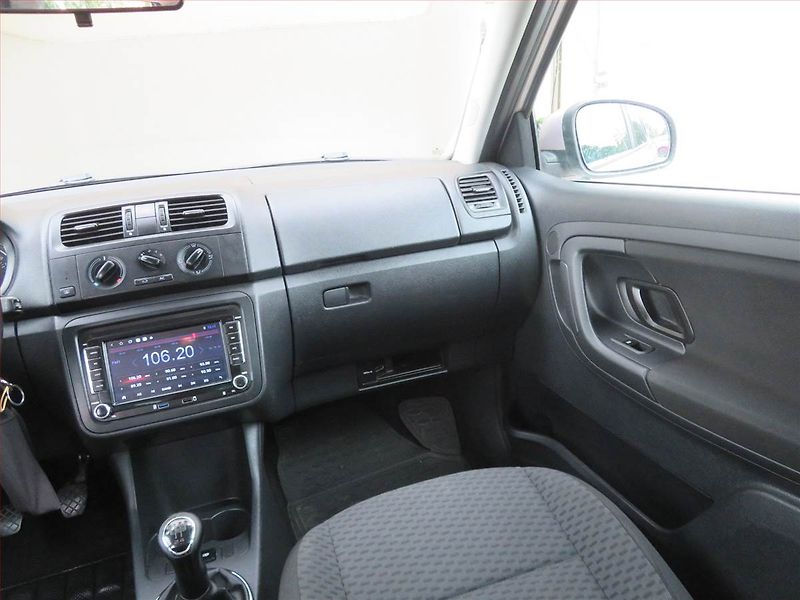 Škoda Fabia (2011) Ambiente 1.2 TSI, Serv.kniha - fotka 8 z 15