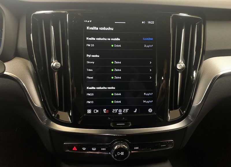 Volvo V60 RECHARGE T6, AWD PLUS DARK ČR - fotka 20 z 42