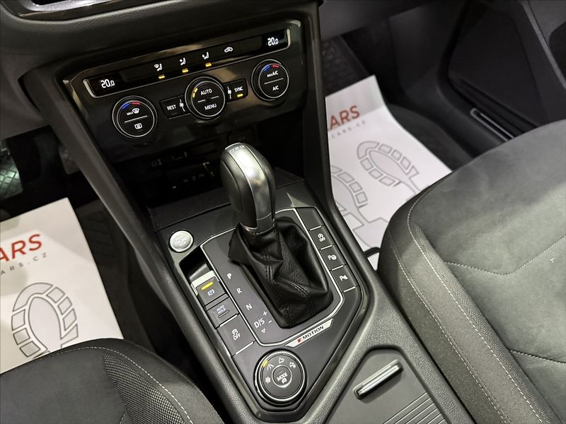 Volkswagen Tiguan 2,0   TDI 140KW HIGHLINE LED - fotka 17 z 38