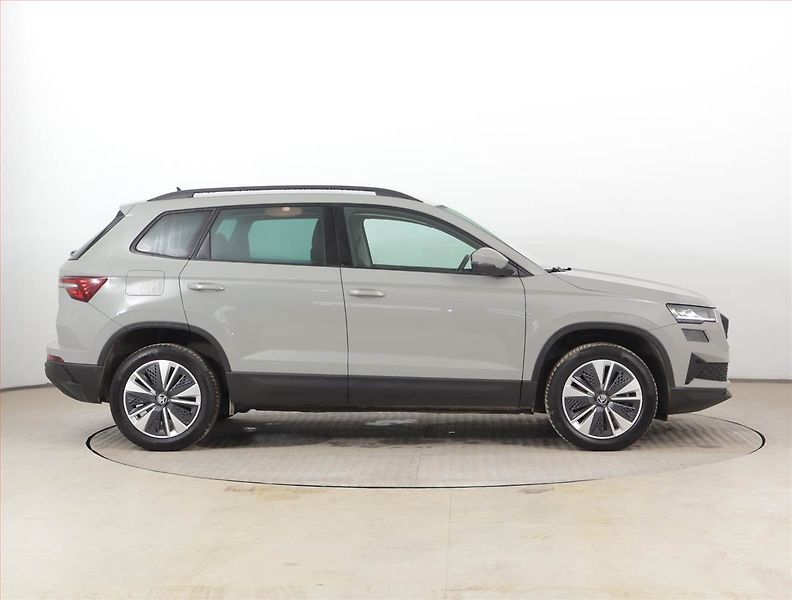 Škoda Karoq (2023) 1.5 TSI - fotka 6 z 24