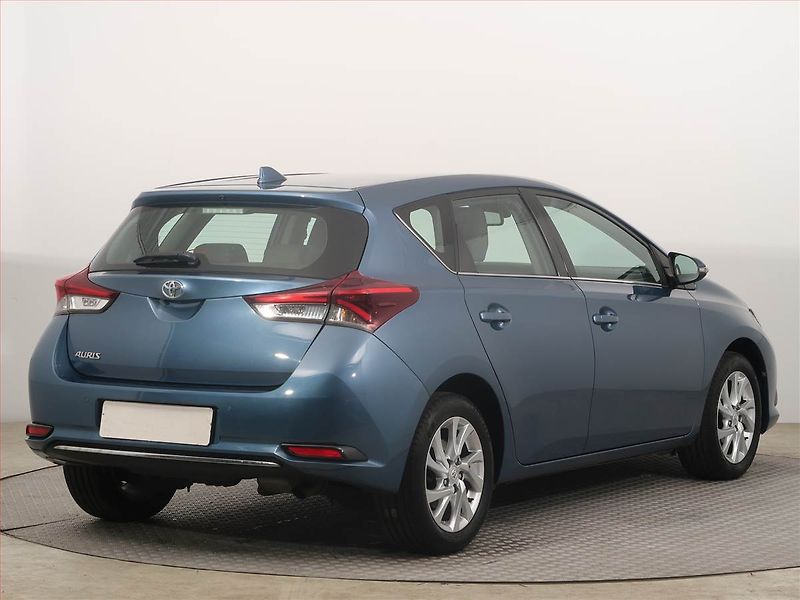 Toyota Auris (2017) 1.6 Valvematic, Serv.kniha - fotka 5 z 14