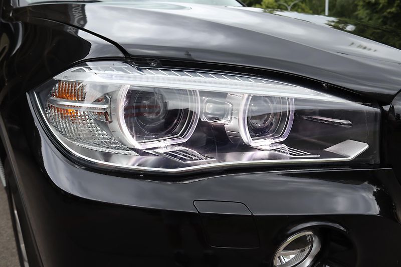 BMW X5 XDRIVE 40e F15 230kW DPH - fotka 48 z 48