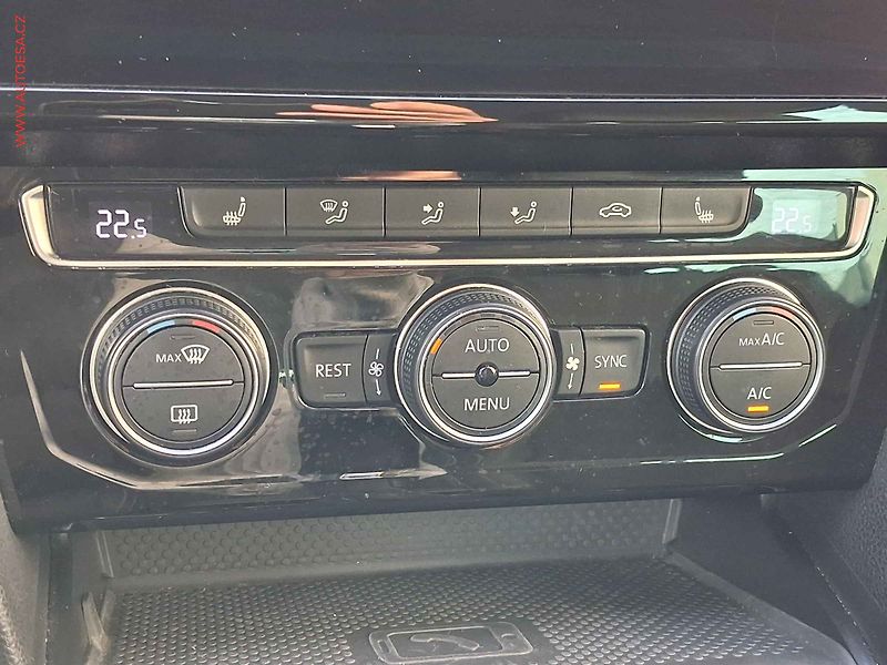 Volkswagen Passat (2020) 2.0 TDi, Elegance, DSG - fotka 15 z 18