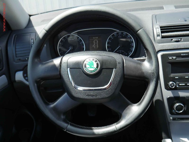 Škoda Octavia (2012) 1.6TDi, ČR, Ambition - fotka 13 z 16