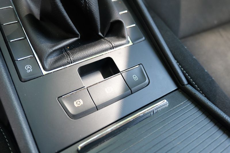 Škoda Superb 1.4 TSI Smartlink DAB PDC - fotka 26 z 28