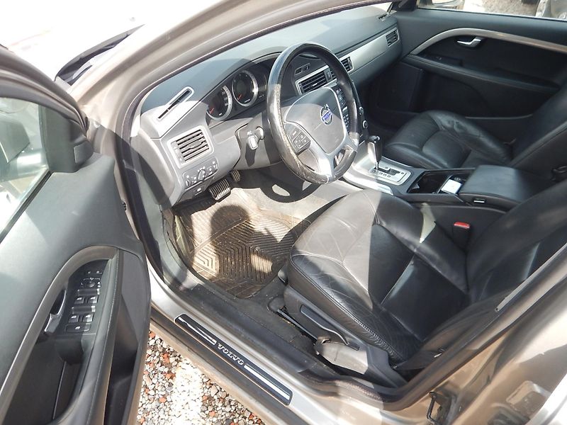 Volvo V70 D3 2.0 D, AUT, 120 kW  - fotka 9 z 31