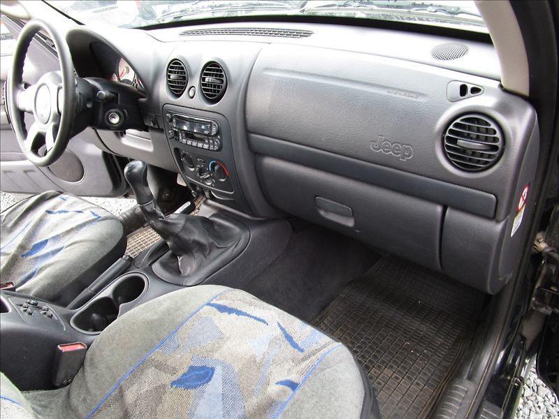 Jeep Cherokee 2.5CRD 4x4, Sport, Klima - fotka 16 z 39