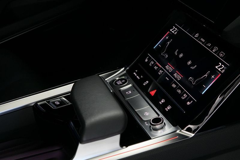Audi e-tron 55 300kW Matrix Pano NV Tažné - fotka 26 z 47