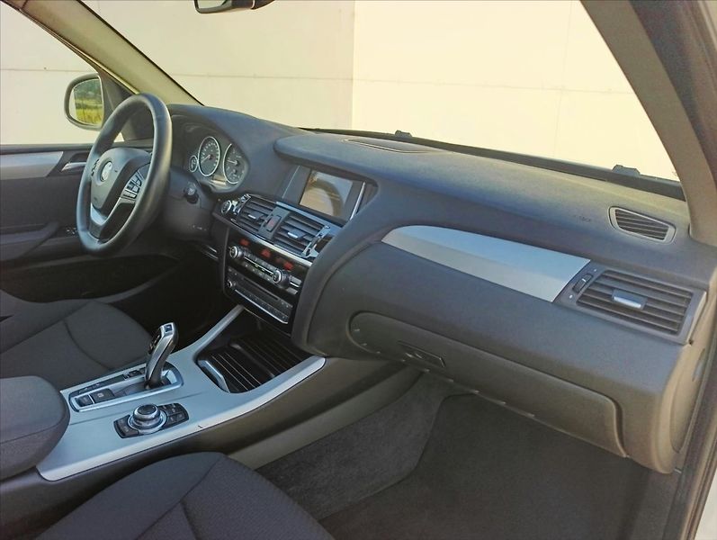 BMW X3 2,0 d X-Drive Aut.,Navi,Bi-xen - fotka 27 z 36