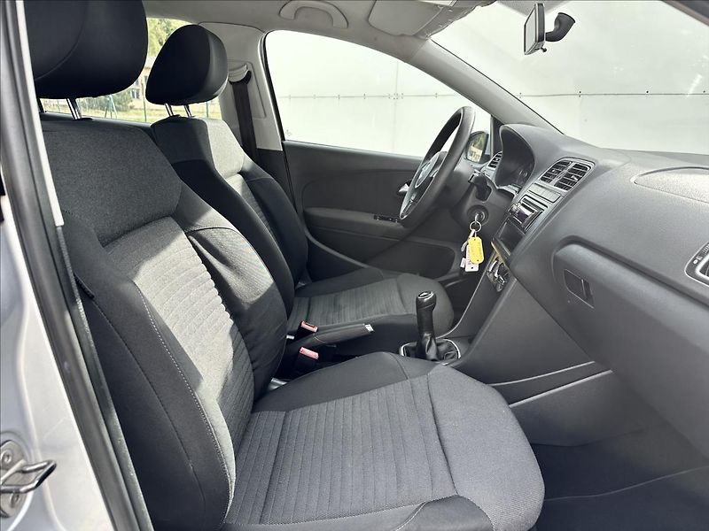 Volkswagen Polo 1,6 TDi Klimatizace serviska - fotka 27 z 35