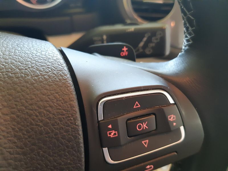 Volkswagen Tiguan 2.0 TSI 4x4 R-LINE  - fotka 14 z 26