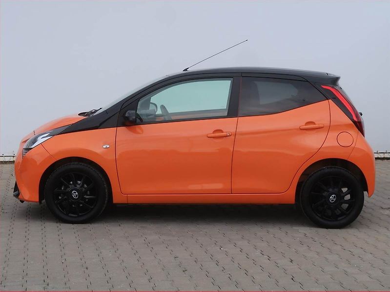Toyota Aygo (2019) x-play 1.0 VVT-i, Serv.kniha - fotka 3 z 14