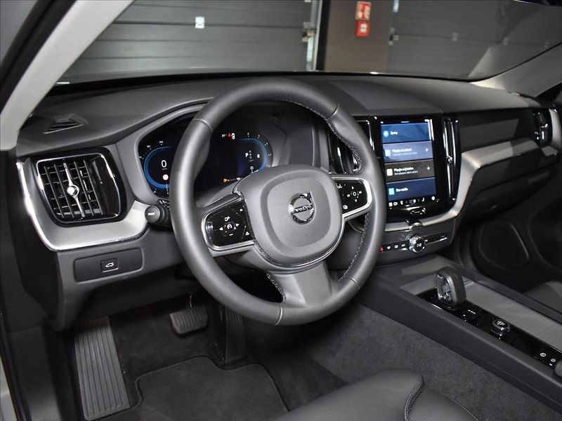 Volvo XC60 2,0 B4 AWD Plus Blis,Bezklíč - fotka 12 z 23