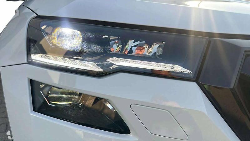 Škoda Karoq Sportline 2,0 TSI 140kW DSG7 4 - fotka 30 z 32