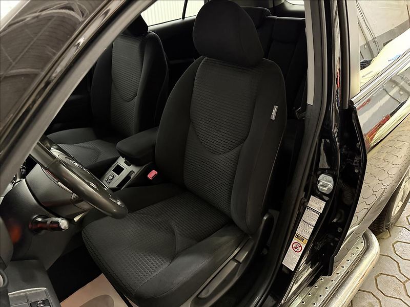 Toyota RAV4 2.2 D-4D 100kW ČR 1MAJITEL - fotka 24 z 32
