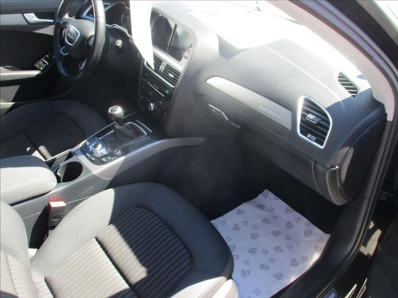 Audi A4 Avant 2,0 TDI, quattro, servis - fotka 9 z 45