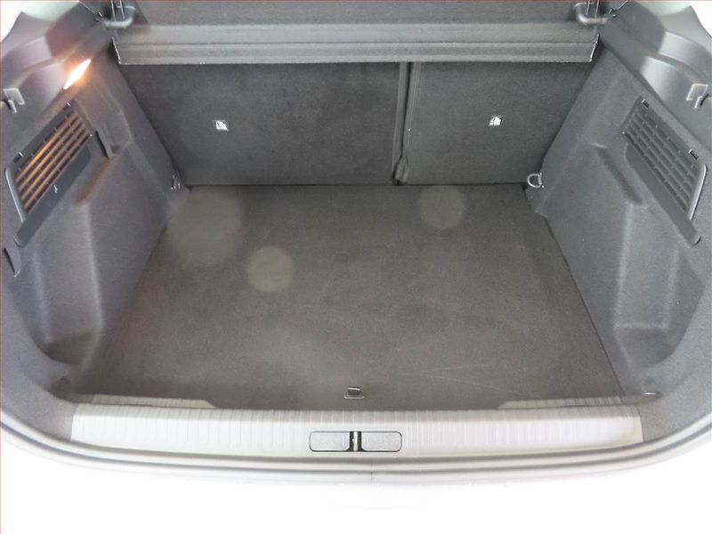 Citroën C4 (2025) Feel 1.2 PureTech, ČR,1.maj - fotka 14 z 16
