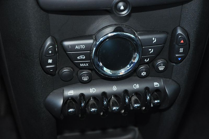Mini One 1.6i 55kW - fotka 9 z 14