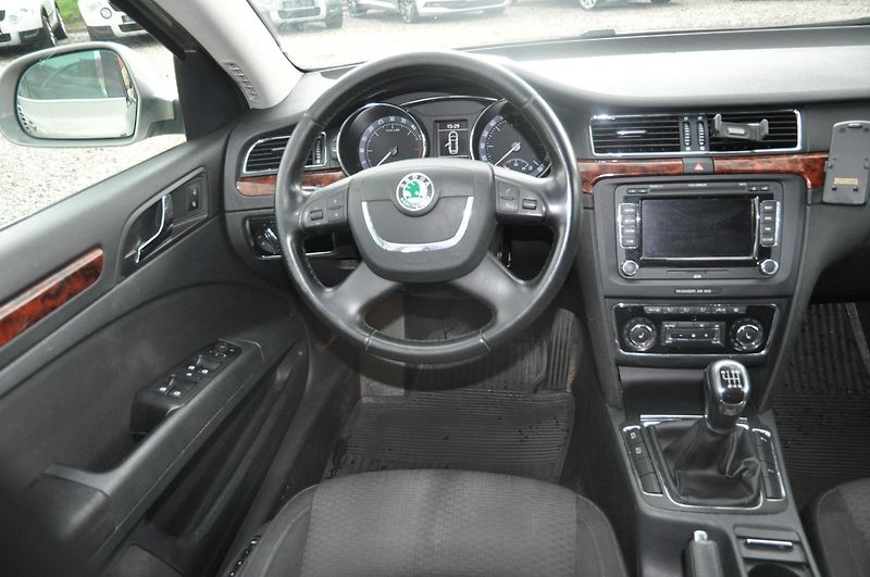 Škoda Superb II 2.0TDi 103kW KOMBI Elegance - fotka 5 z 20