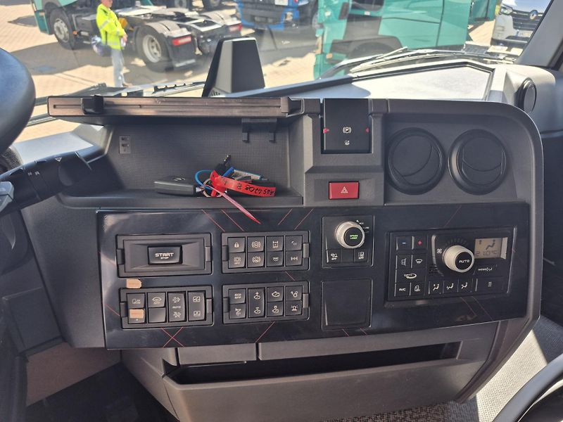 Renault Trucks T (2023) 440 ADR - cisternový vůz - fotka 12 z 13