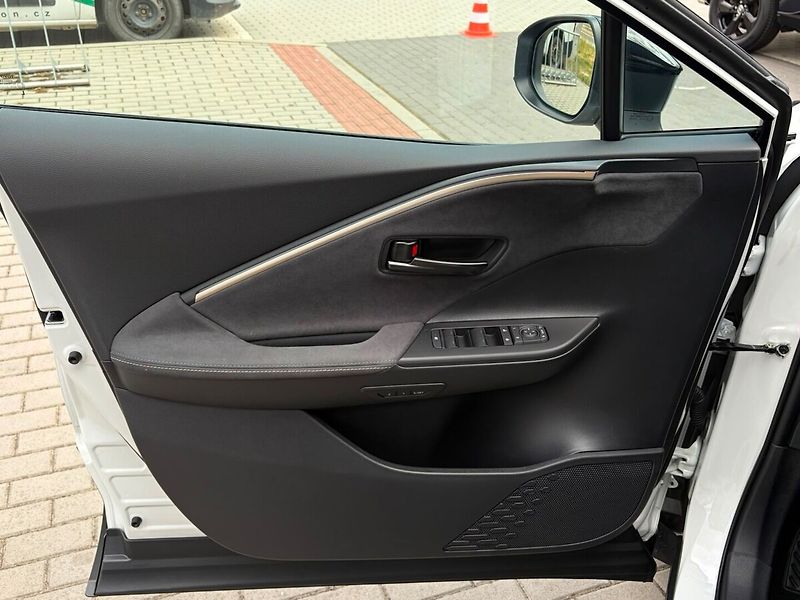Toyota C-HR 2.0 PHEV Executive - fotka 5 z 21