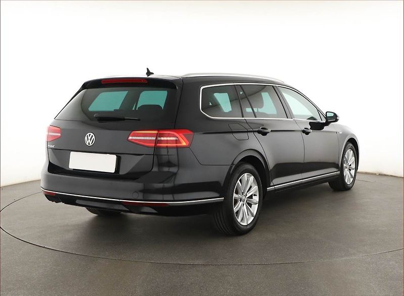 Volkswagen Passat (2018) 2.0 TDI, 4X4, Automat, Kůže - fotka 5 z 18