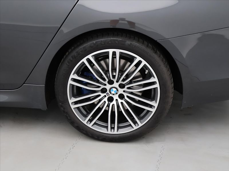 BMW Řada 5 3,0 540d 235kW xDrive M DPH - fotka 29 z 36
