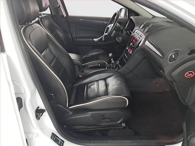 Ford Mondeo (2012) 1.6 EcoBoost, Xenony, Tempomat - fotka 9 z 16