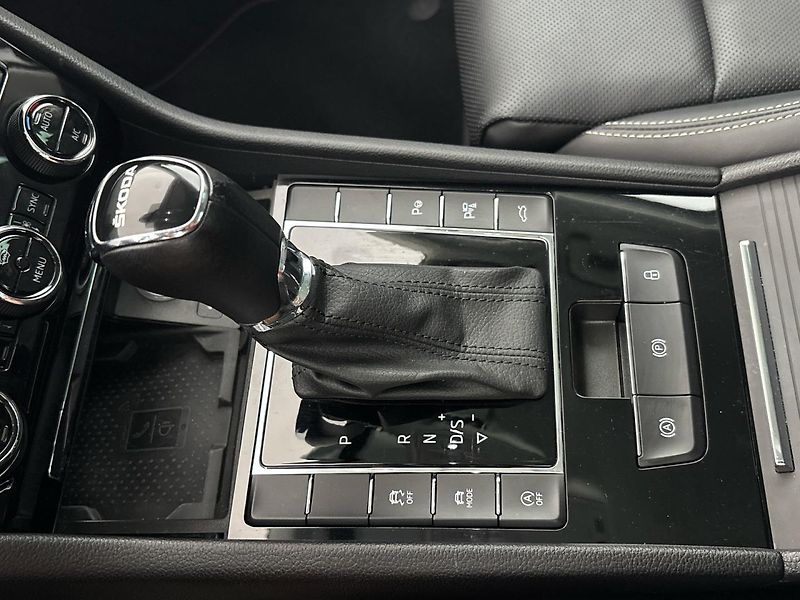 Škoda Superb L&K DSG - fotka 20 z 29