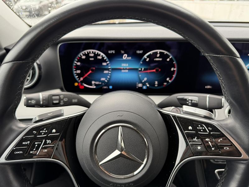 Mercedes-Benz Třídy E E 220 d T 9G-TRONIC Avantgarde - fotka 26 z 36