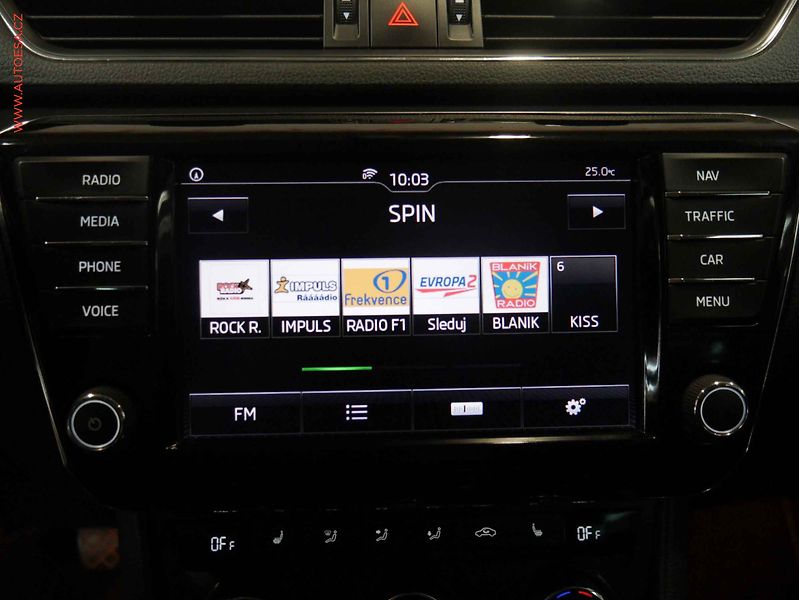 Škoda Superb (2016) 1.6 TDi, Navi, bixen - fotka 14 z 30