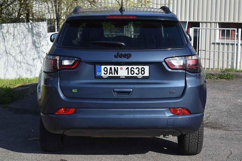 Jeep Compass již je k mání jen s menší či větší elektrifikací